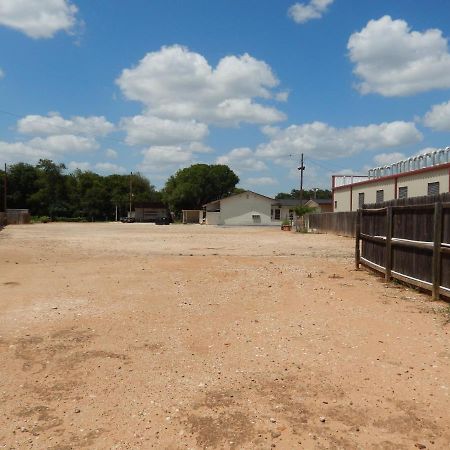 Executive Inn Pearsall エクステリア 写真