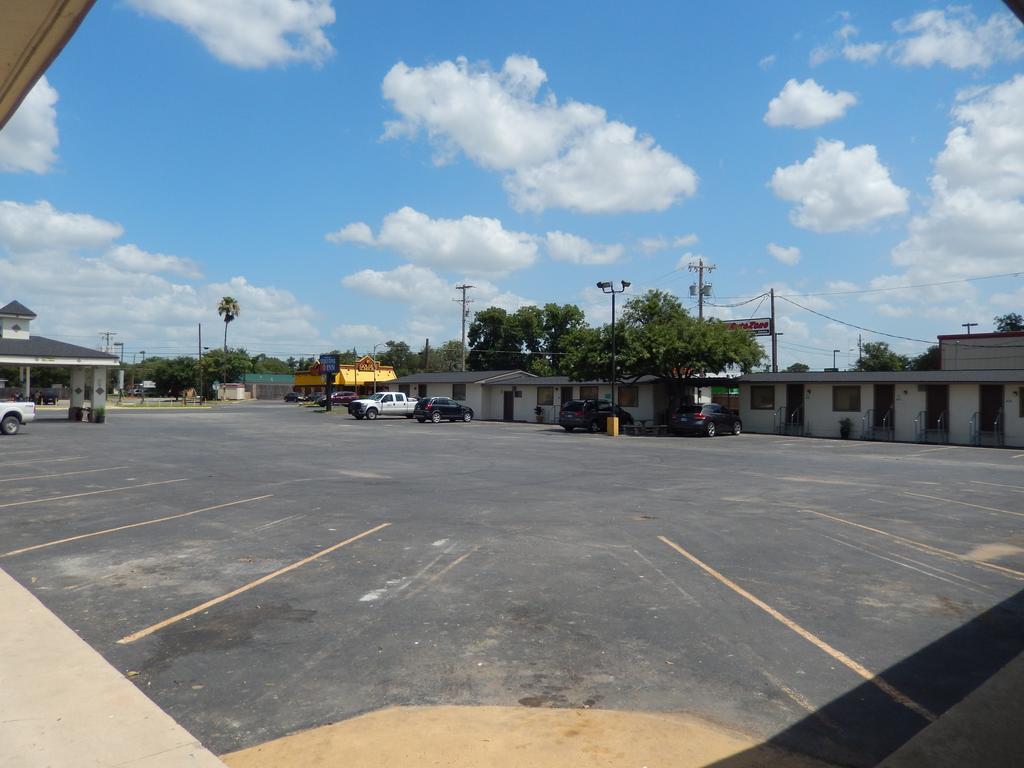 Executive Inn Pearsall エクステリア 写真
