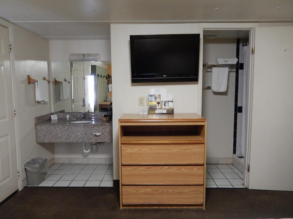 Executive Inn Pearsall エクステリア 写真