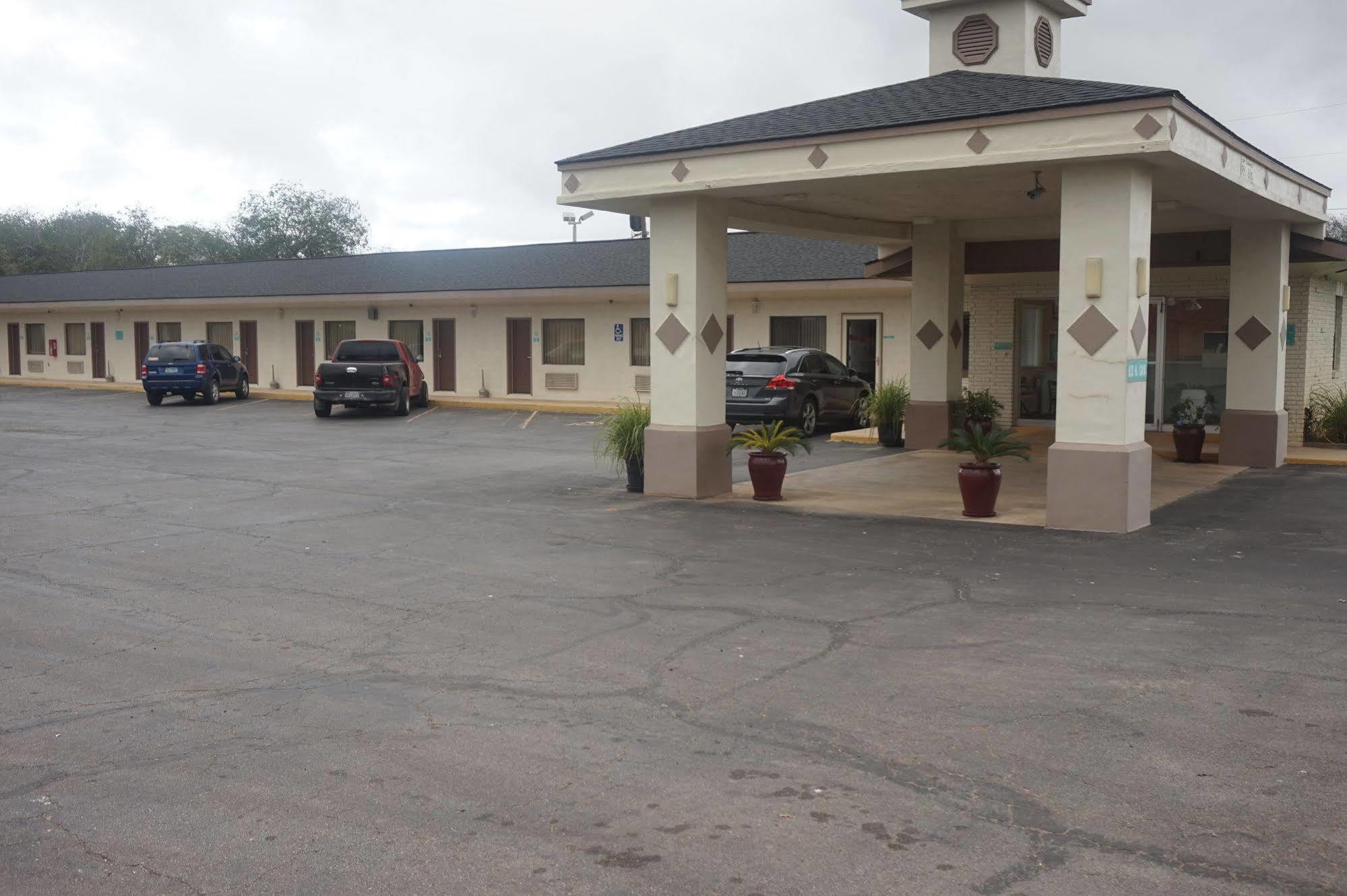 Executive Inn Pearsall エクステリア 写真